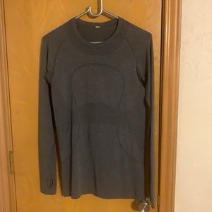 Women’s size 8 lululemon top.